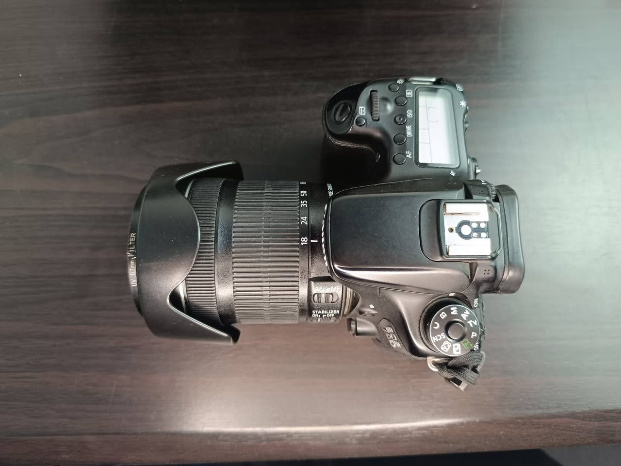 كانون 70d مع عدسه 18_135
كامره احترافيه وقويه بالتصوير
نضافه جدا عاليه 
عدسه زوم
كامل ملحقات
جنطه 
بطاريه اصليه
شاحنه 
حزام كتف 
غطاء عدسه
مانع توهج للعدسه
لزكه شاشه حمايه 
السعر قفل 650
مكاني كربلاء يوجد توصيل محافظات 
رقمي ***********
