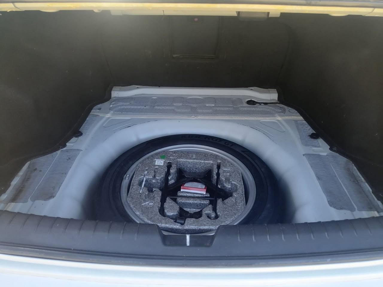 السلام عليكم سوناتا للبيع او مراوس 2015 شكل 2016 الوجهه الجديد مكفوله ماعدا ضاغطه وتبديل دهن الكير سياره جديده بأسمي السياره سنويه جديده رقم انكليزي بغداد مداور ثاني يوم  السعر 165 وبيه مجال السياره مال جناي المكان بابل محاويل غير متواجد ع الفيس اتصل على الرقم ***********
