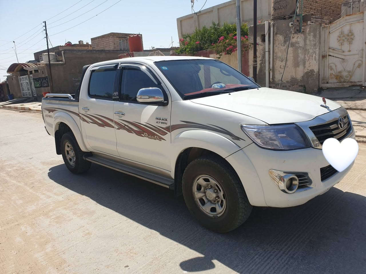 السلام عليكم
هايلوكس فور ويل مديل ١٤  للبيع
جاهزه تبريد تايرات حداديه سنويه مجدده صارلها شهر 
ارقام انكليزي 
بيه خط بالنفط مكان السياره ذي قار 
للاستفسار الاتصال على الرقم ***********
