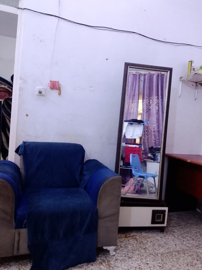 زاويه مرايه 
قنفه وميز مكتبي كلهن ب40 مكاني بغداد 
ستفسار عل رقم ***********
