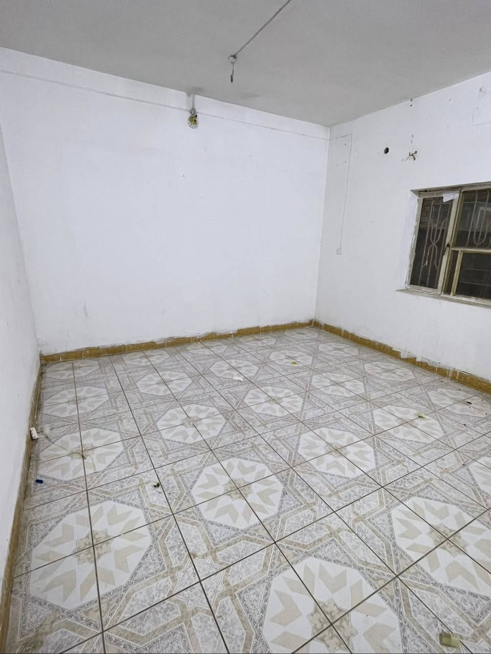 بيت للإيجار /  طابق واحد/الموقع /حله /شارع الطهمازيه /خلف اسماك الشجيري /مقابيل حي المعلمين 

يتكون الدار من :مطبخ -صاله -استقبال -غرفتين -مجمع صحيات 
السعر /350 قفل 
للاستفسار مراجعه مكتب عقارات اضواء المدينة ☎️***********
🌍عنوان المكتب /حله /شارع 80 جهه كربلاء -مقابيل اسماك الشجيري
