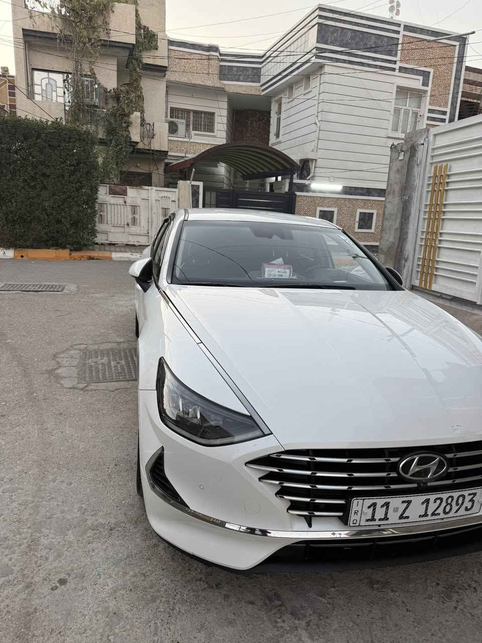 سوناتا هايبرد 2023
ماشيه 28

• محرك 2000 هايبرد

• 6وضعيات قيادة 

•  بصمة  (أبواب، تشغيل، جنطة).

•  التشغيل عن بعد.

• رادار أمامي ورادار جانبي (نقاط عمياء).

. تنبيه الخروج عن المسار 

• نظام التوقف الذاتي ونظام تحديد المسار.

• شفتات تحكم بالسرعة خلف المقود (ستيرن).

• لايت زنون (عالي وناصي) بنظام 4 عدسات.

• نظام أوتو هولد (Auto Hold) وسايد بريك إلكتروني (دكمة).

• شاشة كبيرة مع كاميرا خلفية دوارة.160 

• نظام تكييف قطعتين مع تحكم منفصل.

• صندوق ذكي يفتح تلقائياً عند الاقتراب من السيارة.

• إشارات بالمرايا الجانبية وويل كب بلادي.

وبعد بيه مواصفات هواي

 سعر 178 وبيه مجال بصيط مكانه ديالى 

***********
•
