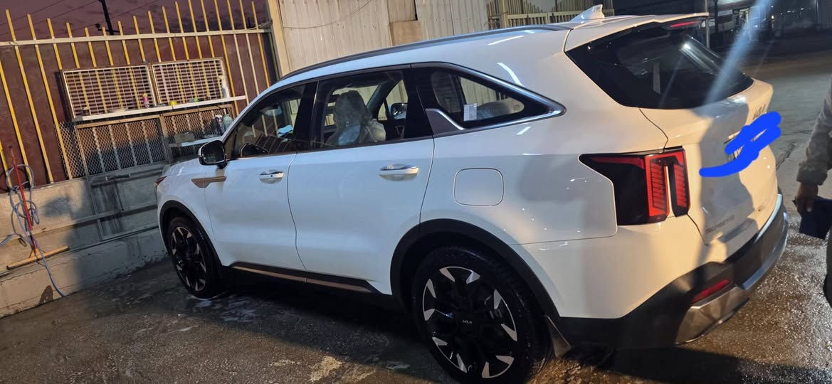 سورنتو خليجي موديل ٢٤ لون ابيض.  محرك ٣٥٠٠ كير موس. حساسات امامي خلفي. ويل ٢٠ . داتشو  ماشيه ١٨٥٥٠  السعر ٣١٠ .بيها صبغ نص الباب خلفي العبري
 رقم الموبايل ***********
