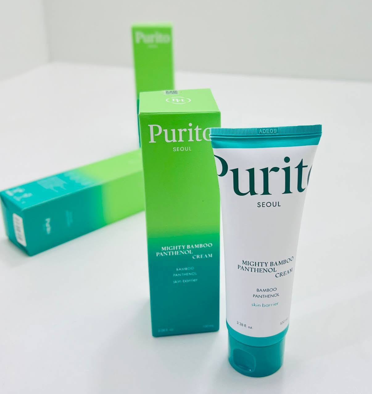 كريم Mighty Bamboo Panthenol Cream 🌿
هذا مو مجرد كريم ترطيب عادي، هذا منقذ للبشرة!
ليش راح تعشقينه؟ 🤔
 ترطيب عميق ومكثف: يحتوي على خلاصة البامبو (الخيزران) اللي ينطي انتعاش وترطيب يجنن للبشرة من الأعماق.
 ترميم حاجز البشرة (Skin Barrier): مدعم بمادة البانثينول اللي تشتغل مثل السحر على ترميم الجلد المتضرر، وتقوية حاجز البشرة حتى تحميها من العوامل الخارجية.
 تهدئة فورية: يهدئ الاحمرار والتحسس، وملمسه خفيف ويمتصه الجلد بسرعة بدون ما يترك أثر دهني مزعج.
 حجم اقتصادي: العبوة بحجم 100 مل يعني تكفيچ وتوفي وياچ لفترة طويلة!
💡 طريقة الاستخدام:
خليه على بشرة نظيفة بآخر خطوة بروتينچ الليلي والصباحي، وادعيلي على النعومة والنظارة!
🛒 الكمية محدودة جداً!
لتترددين، دزيلنا رسالة على الخاص (الدايركت) واحجزي قطعتچ هسة، وتوصيلنا متوفر لكل محافظات العراق 🚖


**إذا كنت صاحب هذا الإعلان وتريد حذفه لأي سبب، رجاءا أرسل رسالة إلى الدعم الفني**