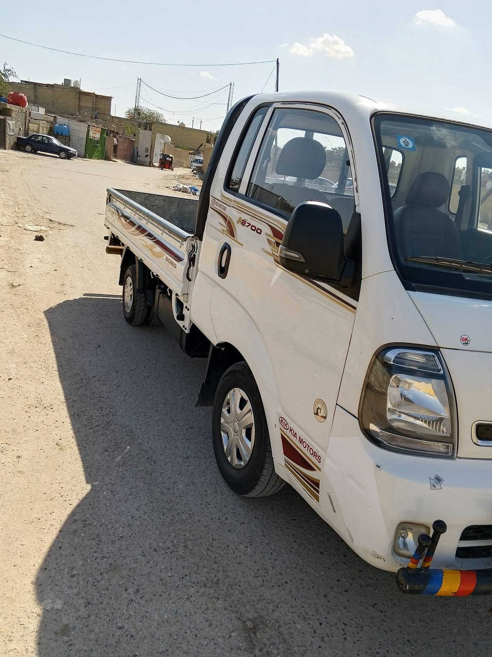 السلام عليكم كيا 2700للبيع موديل 2020 سيارة حلوة مال جناي بيها صبغ باب السايق مثل  بالسونار والباقي كفالةة السعر 132وبيها مجال العنوان بغداد الامين الثانيةالشراي يتصل ع رقم ***********
