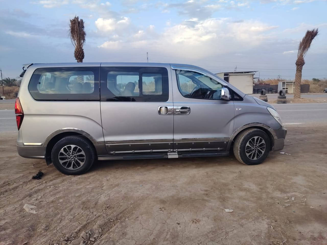 السلام عليكم
للبيع ستاركس مسكر ٢١٠٦ شكل الجديد ادبلو السيارة جاهزة بيهه جاملغات اماية تبديل وباب سلايت ورة سايق مرشوش بكوريا 
السعر ٢٢٥

***********
