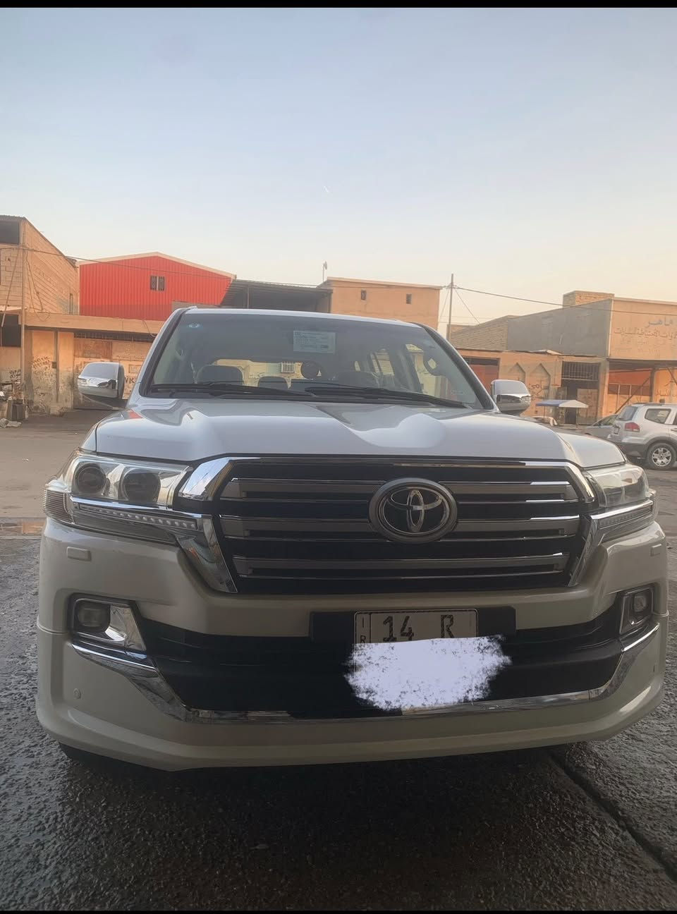 السلام عليكم….
لاندكروز 2016 ساز فول مواصفات V8
محرك /4600 8V / ام الدعاء 
8 ايرباك 
مكفوله كفاله عامه جاهزه كلش (فقط بارد بالجاملق الأمامي ) 
كشنات كهرباء 2 
كشن السايق 3 حركات / 8ايرباك 
مرايات شفط قلاب 
جلد 
ثلاجه 
طفايه حريق 
فتحه سقف 
تخم تاير جديد 
الرقم / بصره الدولي 
المكان / البصره 
للاستفسار او السعر /***********
