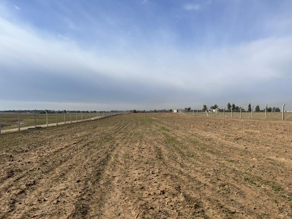 قطعة ارض زراعية 4 دونم للبيع
قطعة زراعية 4 دونم مسيجة بالكامل ومحفور بيها حوض 

عمق: 2 متر 

عرض: 5 متر

طول= 10 متر

📍العنوان/ بنجا علي/ طريق ليلان / خلف محطة الغاز / قرب معمل الجص

واتساب= ***********

*********

زەویەکی زراعی 4 دۆنم بۆ فرۆشتن

زەویەکی زراعی 4 دۆنم بە دەوری سیاج کراوە و حەوزێکی تێایە:

قولی= 2 مەتر 

پانی= 5 مەتر

درێژی= 10 مەتر

📍ناونيشان: پەنجا عەلی / ڕێگای لەیلان / پشت مەحەتەی غازەکە / نزیک مەعمەل گەچ

واتساپ= ***********
