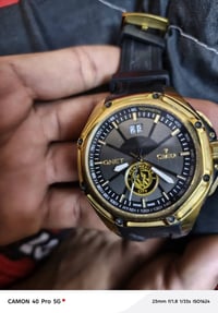 ساعه  سماير شركه كيونت  بطارية جديده جدن  نضافتهه 99\100  الي يرقبها ي...