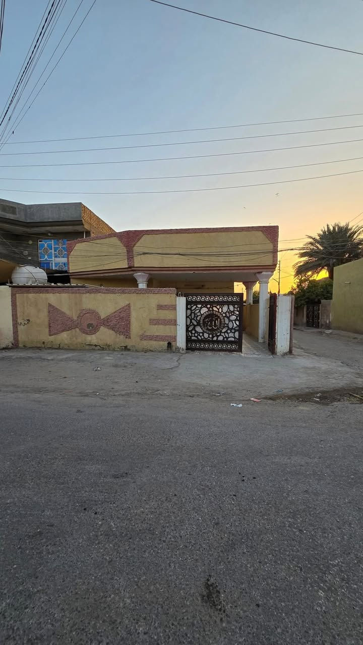 #للبيع  دار طابقين ركن موقع تجاري مميز طابو  ملك صرف 🏛
 مساحه ٢٢٠  متر 🏡
واجه ١١ متر 🏡
نزال ٢٠ متر 🏡

يقع على شارعين شارعين ٢٠ متر شارع ١٠ متر 🏡

يتكون الدار من طابقين الطابق الأول 🏡  
استقبال ٥ × ٦ 🏡
صاله ٥ × ٥ 🏡
غرفتين نوم ٥ × ٥ 🏡
مطبخ ٦ × ٤ 🏡
صحيات داخليه وصحيات خارجيه مع ترك على داير البيت بعرض متر واحد🏡
الارضيه سيراميك والبناء طابوك والسقف صب مسلح 🏡
 الطابق الثاني 🏡
غرف نوم ٥ × ٥ 🏡
غرفة نوم ٥ × ٥  🏡
صاله ٤ × ٤ 🏡
ملاحظه الدار غير مسكون يعني إلي يشتري مباشر يسكن في 🏠
تتوفر فيه جميع الخدمات السكن 🏨

باقي التفاصيل موضحه في مقطع فيديو والصور 📷 
الموقع بابل قضاء المحاويل بداية حي ابو سديرة شارع القاعه الرياضيه 🏛

🌿🌿🌿🌿🌿🌿🌿🌿🌿🌿🌿🌿🌿
#للإستفسار اكثر او معرفة السعر يرجى مراسلتنا او  الاتصال على الارقام التاليه او زياره #مكتب #عقارات #اراضي #المحاويل الكائن في قضاء المحاويل حي ١٧ قرب #مقهى الصياد القديم 
***********/ ***********/ ابواسد
