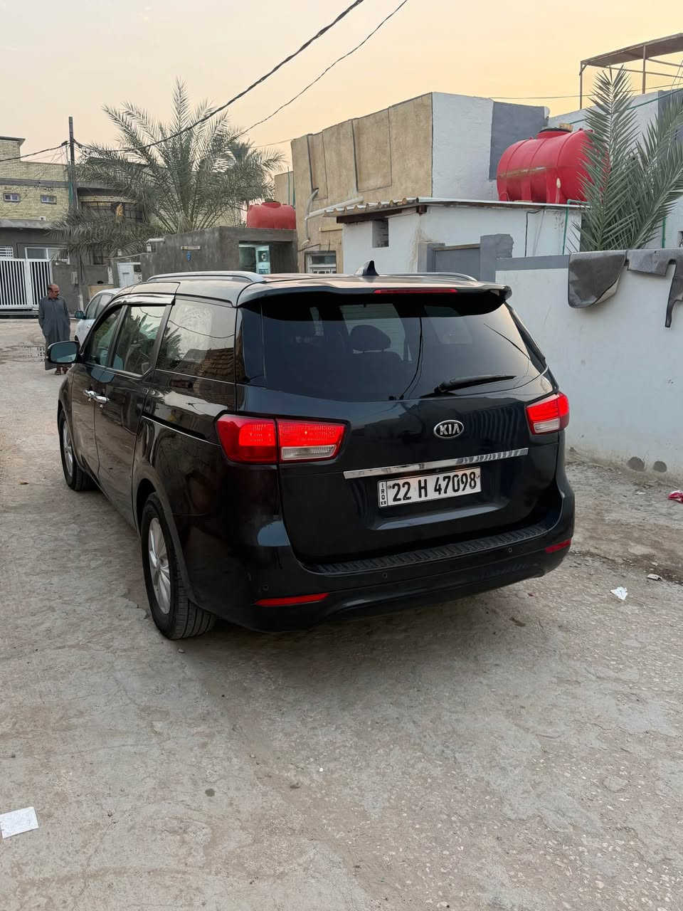 كيا سيدونا 2016 وارد امريكي 
رقم اربيل الدولي بسمي تحويل مباشر تريد وكاله 
محرك ٦سلندر 
المواصفات 
مري شفط 
كامره خلفيه 
ابواب خلفيه كهربائيه شفط  
حساس خلفي 
٧ راكب 
تبريد ٣ قطع 
بردات جام بلادي 
السياره نضيفه جدا بدون اي نقص 
للاستفسار *********** النجف, العراق
