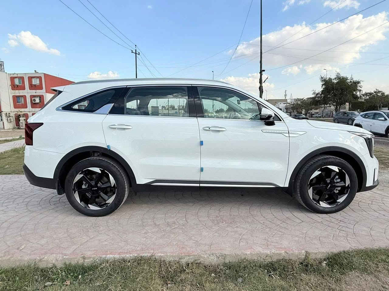 سلام عليكم
تم تنزيل السعر  
(للبيع كيا سورنتو مكفولة كفالة عامة 
2024 فول مواصفات 4X
رقم بغداد دولي
ماشيه 9. الف  قابل للزيادة 
المواصفات:
ويل حجم 19
التحكم بل جام عن بعد تشغيل عن بعد دفع رباعي
5 وضعيات قياده + 3 وضعيات طقوس
خمس 5 كامرات محيطية 
كامرات مع الاشاره
بنوراما
كير ماوس
بصمة تشغيل وبصمة ابواب
سبعه راكب
كشنات جلد
وتدفئة وتبريد بالكشنات وكشنات كهرباء
وتوصيل usb بالكشنات
مري شفط
حساسات 360 درجة 12 حساس شاشة كبيره نفكيشن
مانع تصادم

اوتو هولد
مانع انزلاق
تحديد مسار
نقطة عمياء
تشغيل عن بعد شاحن وايرلس
هاند بريك كهربائي
باب خلفي كهرباء
اضويه امامي زنون LED
اضويه خلفيه LED 
نظام GPS+خرائط
وهواي مواصفات بيها بعد السعر 333
***********
