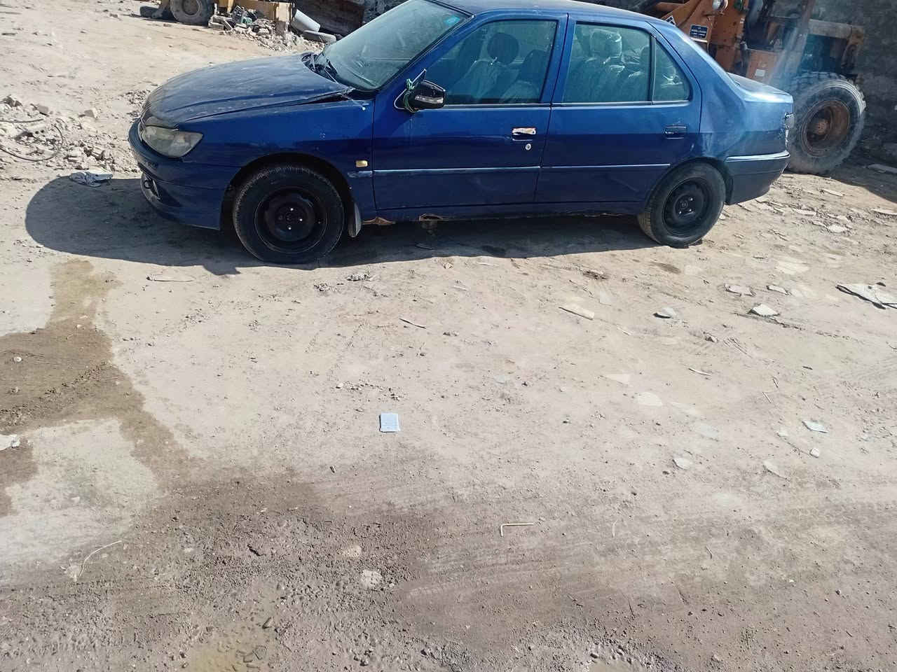 للبيع بيجو فرنسي موديل2001بسمي كفالة من صبغ وظربة الكشر شؤف عينك يردل ترتيبات كير ومحرك جدد سعر ٢٨ وبيه مجال ***********مكاني بغداد
