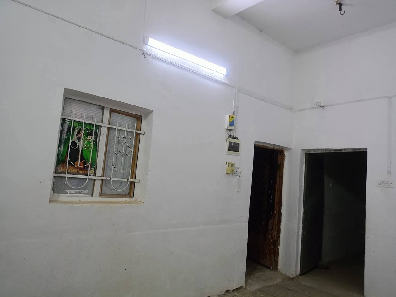 الدار البيع
المساحه 206 متر

يحتوي علئ 3 غرف نوم وصاله ومطبخ واستقبال

العنوان الصدر الثالث  شارع 60

شارع مقابيل حسينه ام البنين نهايته  ثاني فرع

خدمات كامله تبليط 

الاتصال علي الرقم

***********
