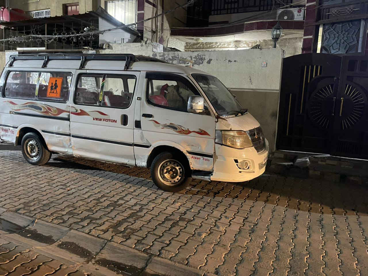 السلام عليكم شباب عندي هاي فتون موديل ٢٠١٣ سياره حلوه نقصها شويه ترتيبات سنويه كارتونيه رقم بغداد الماني للعلم السياره جاهزه للشغل سعرها ٣٠ وبيها مجال مكانها ديالى رقم التلفون ***********
