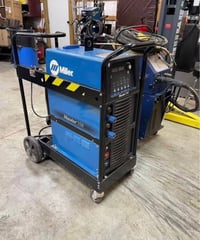 ماكنة لحام من نوع Miller Maxstar 350، وهي مصممة خصيصاً للحام TIG و Sti...