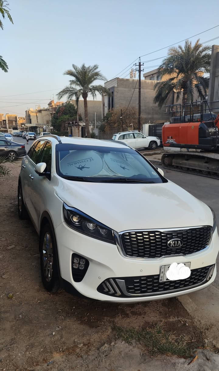 سورينتو 2020 خليجي
محرك 6 سلندر 2 ويل تبريد 3 قطع 7 راكب تحكم ستيرن كامل صندوق كهرباء كشنات امامي كهرباء شحن موبايل وايرليس وبصمات عدد 2 شاشة كبيره لمس كار بلي ماشيه 76 الف حقيقي وقابل للزياده وباقي المواصفات معروفه عدا البانوراما 
وياها هديه جادر مالتها والسياره مدوشمه بالكامل نفس الاصلي يعني كشناتها جديده بالاضافه دوسات حوضيه ( يعني داخلها كله جديد) 
بيها تبديل باب خلف السائق نفس الاصلي بالضبط وبيها سونار كامل من اشتريتها سويته 
سنويه وهزه قبل شهر سويتها
وبأسمي السياره تحويل ثاني يوم
سعرها 275 وبيها مجال بسيط جدا لان السياره نظيفه واستعمال قليل 
هاتف : ***********
