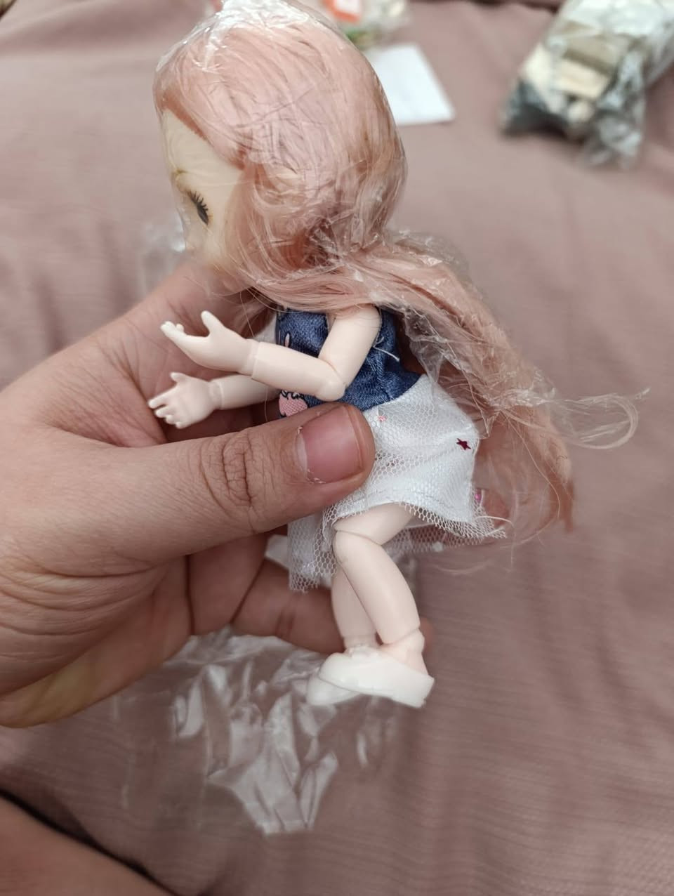 دمى  كورية مفصلية  مفاصل متحركة: تحتوي على مفاصل كروية في الرقبة، الكتفين، المرفقين، المعصمين، الوركين، الركبتين، والكاحلين، مما يسمح بوضعيات جلوس وحركة متنوعة. الطول 18 سم للبيع


**إذا كنت صاحب هذا الإعلان وتريد حذفه لأي سبب، رجاءا أرسل رسالة إلى الدعم الفني**