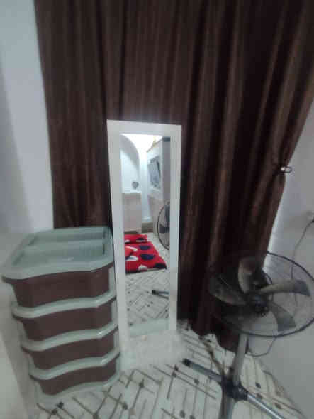 غرفه تركي للبيع نضيفه بس بيها كسر صغير بل تاج سعر مع الدوشك 550الف ومجال قليل مكان حي العربي ***********
