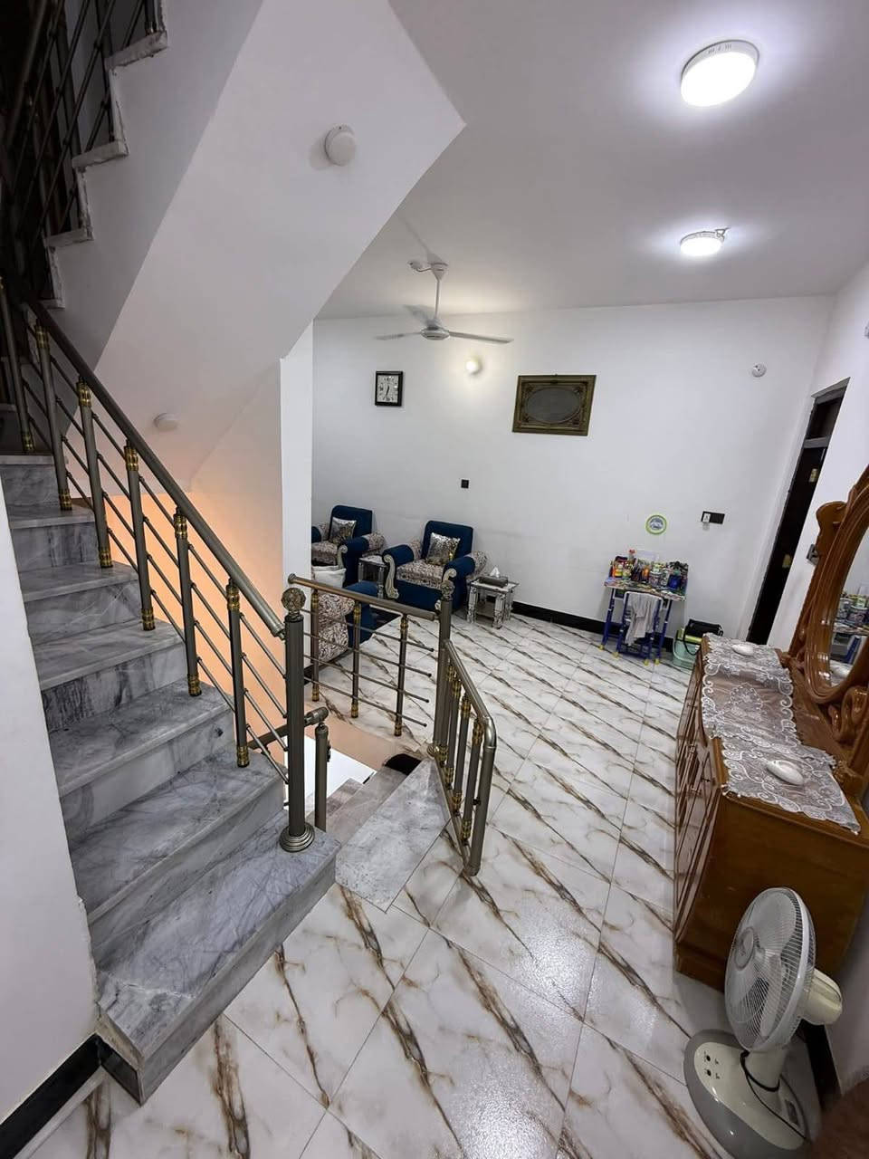 البيع بيت ثلاث طوابق في الموحية مقاطعة ٣٦ قرب مستوصف الموحية بناء حديث ٢٠٢٣ مطلوب إسكان ٣٠ مليون القسط ١٧٥ بالشهر البيت على ساحة عرض الدربونة ١٦٠ الطابق الأول غرفة صغيره والطابق الثاني غرفتين والطابق الثالث غرفة سويت حمام داخلي وصالة الاتصال على. 💥⚜️💥 اتصل على الرقم او مراسلة الصفحه خاص 👆🏻
___________💚💥تريد عقارك ينباع ماعليك سوئ المراسله والباقي
 علينه ⚜️ 💥
عنده بيت.  البيع اليجار قطعه.  يدزلي تفاصيل. صور. واتساب بلخدمه حياكم الله ربي يوفقكم
 ___________________________

💙️ #للاعلان عن العقار الخاص بك او للمزيد من الاستفسارات إتصل على الارقا***********واتساب
