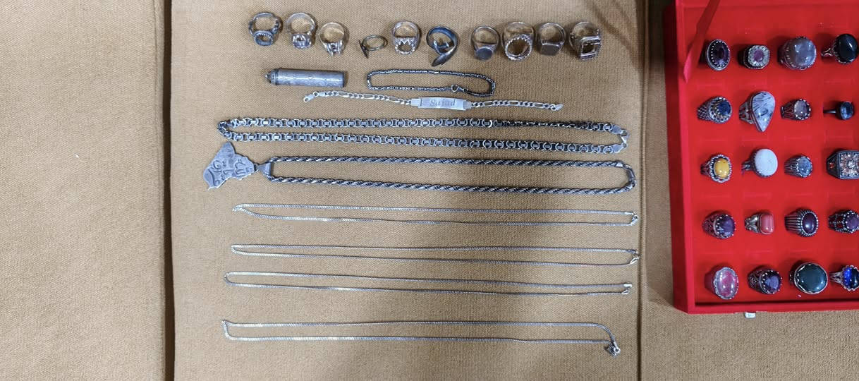 السلام عليكم ورحمة الله
من رخصت صاحب الكروب عندي 2.46 كيلو الفضة ابيع شلعه وحدة الراغب بالشراء يتصل على الرقم ***********
