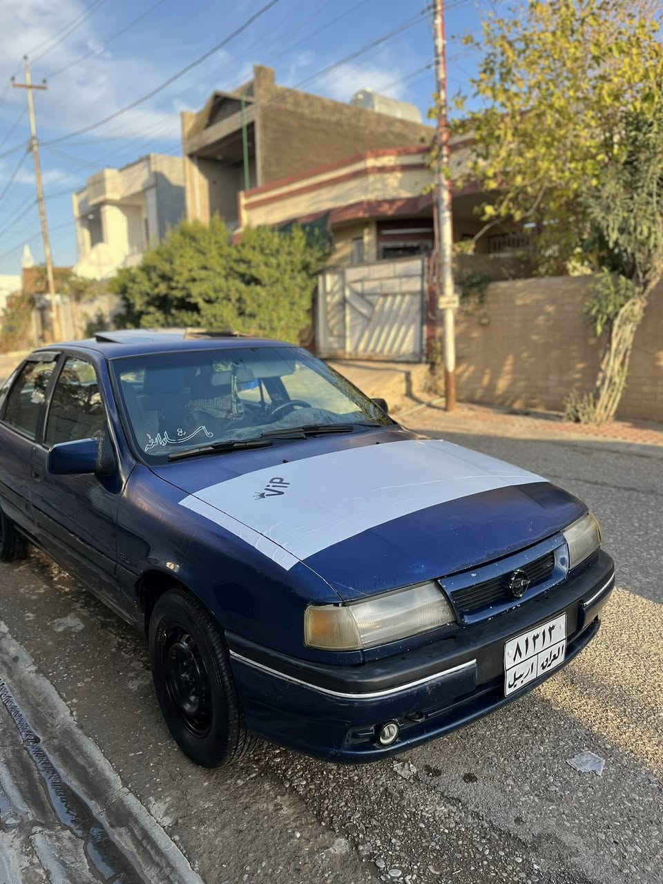 ڤیکترا 1993
1.8 گێڕ عادی 

سەیارەکە تا بڵێی هەیکەلی جوانە 

لێدراوی نییە یەک بستێک سەر چاملغ دواوە ساردە

سبوغی نییە

یەک تۆز سەرفی هەیە 

سەنەوی ٢٠٢٠ بەسەر چووە

تازەی کەوەو بیکە ناو خۆتەوە

ویلەکانی تازە گۆراوە  

ناوی تازەیە کوشنەکانی نەشکاوە بەس بەرەدەرگاکانی تازە کردنەوەیەکی ئەوێ 

رەقەم هەولێرەو رەقەمەکەشی زۆر جوانە 81313

***********

کرکوک
