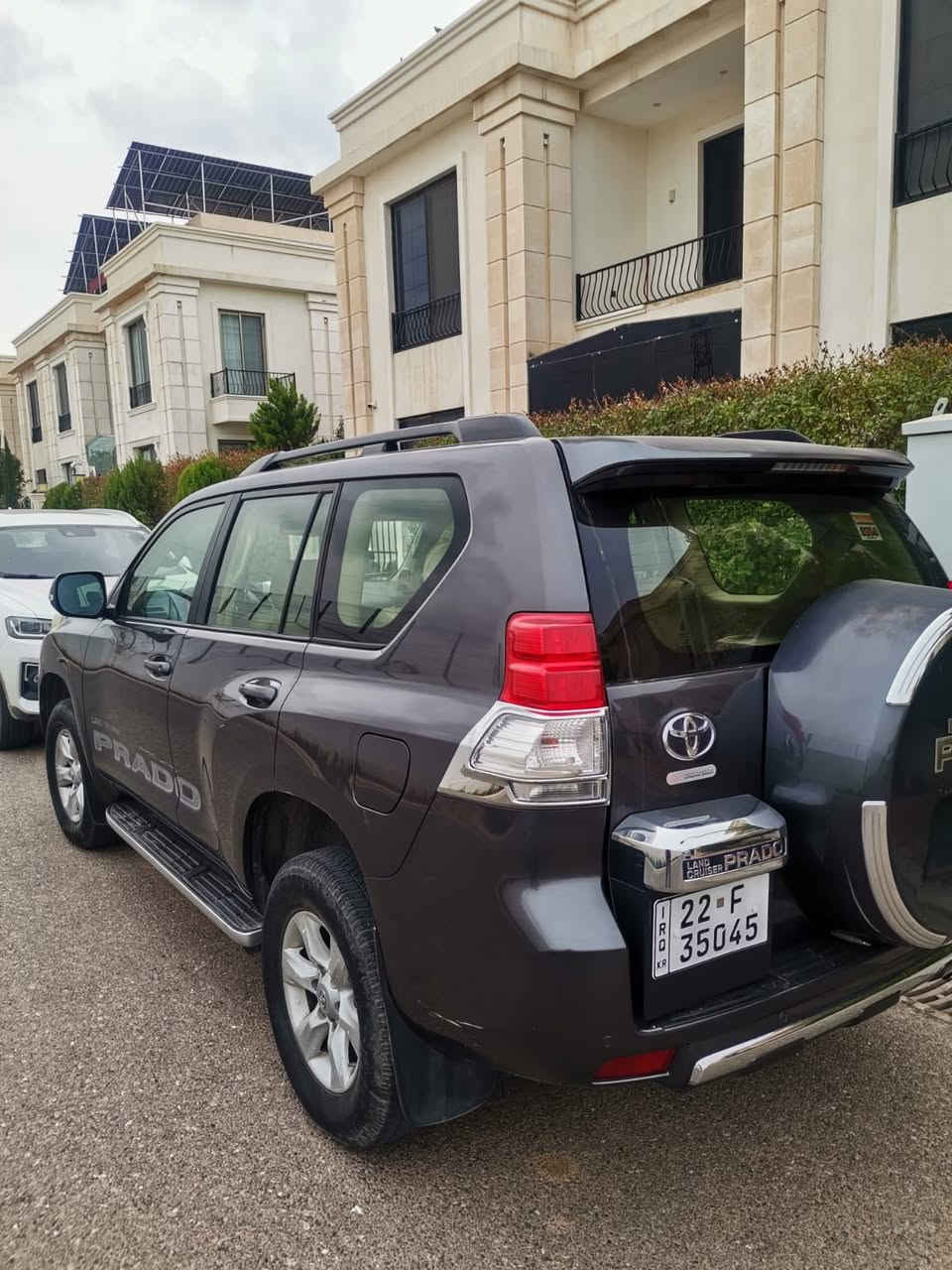 للبيع برادو ٢٠١٣ شهر ٣ مواصفات VX 6 سلندر سيارة كفالة 
لون زيتوني عامة تسجيل اول مرة بدون صبغ بدون تعديل جاكوج مابي ابد 
سيارة حتى دعاميات مابي صبغ جديد 
محرك مابي صوت لا مفتوح 
تخم تاير جديد سنوي جديد 
***********
***********
