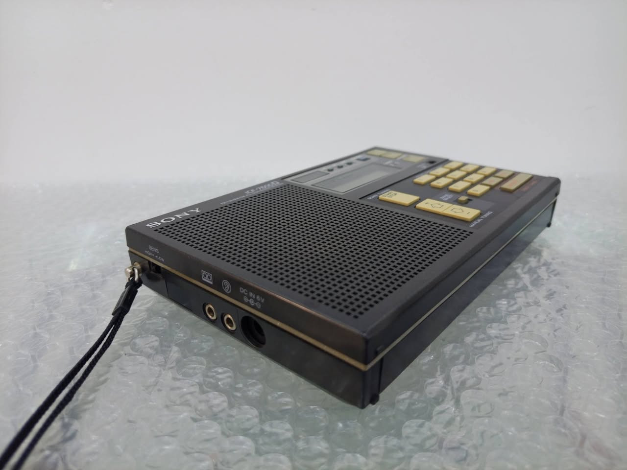 سوني 7600D
انتاج اليابان 1983
باحث 
ساعه رقميه 
4 موجات 
سحب ونقاوه صوت ممتاز 
يعمل محوله بطاريات 
للاستفسار مراسلة الصفحه 
او الاتصال ‏‪***********‬‏
