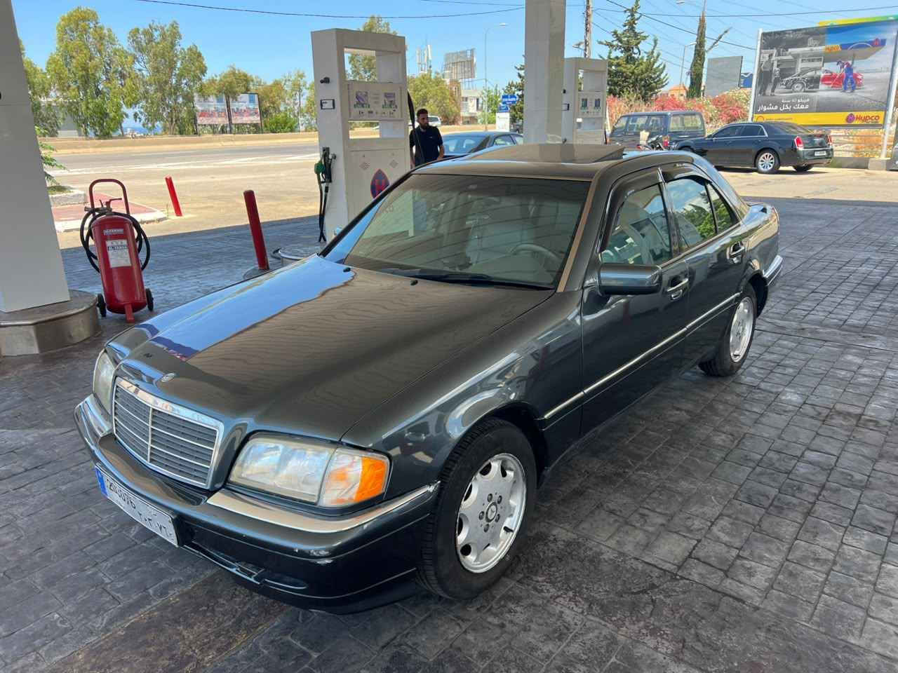 MERCEDES C 230 MODAL 1997 
موتير فيتاس جداد ٤ سلندر  مكانيك جديد ٤ دواليب جداد بطارية جديد داخلية جلد الشركة ٤ ازاز كهربا فتحت سقف مكيف شغال مسجلة ساك بيع باسم الشاري قفل مركزي سيارة بيت 
موجوده برجا سعر : ٣٥٠٠$ 
TEL ; 71880834 جية, الشوف


**إذا كنت صاحب هذا الإعلان وتريد حذفه لأي سبب، رجاءا أرسل رسالة إلى الدعم الفني**