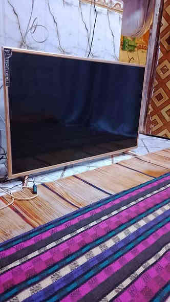 للبيع شاشه حجم 55  حقيقي اخت الجديد مستخدم قليل  لطار ذهبي  بدون نت سعر  225 + بصره تاميم ‏‪***********‬‏ متوفر توصيل مع ضمان البصرة
