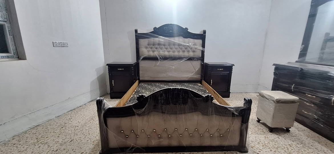 غرفه عراقي درجه اولى نضافه 90%
شغل ثقيل داخل خارج صاج
4ملم زان
كنتور 6باب ملحق عالي موديل حديث صبغ حراري دبسي 
ظهر جرجوبه براغي
طابوريه هديه
سعرها مليون و ٦٠٠ الف وبيهة مجال 
العنوان / الحلة 
رقم /***********
