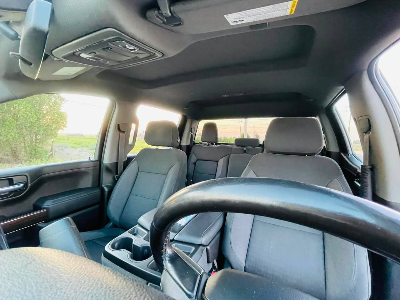 Chevrolet silverado 2021 
V8 5300 4X4

مواصفات
كاميرا
شاشة كبير
شغال
حساس
لايت ليد
كشنات هيتر
ماشية :90 الف 
حادث: باب البدي فقط

سعر : $ 288 بيها مجال
مكان  واسط الزبيدية
***********
***********

