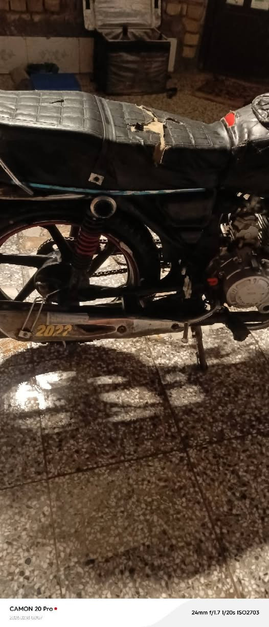 السلام عليكم دراجه ايراني 5كير الدراجه خير من الله موديل 20لدراجه كفاله بس مبدل كلجات 
نقصه تخم اشاير وكتف شحن الدراجه عليه زنون من ماركت سيزر (مكاني بغداد) متواجد فيس. 
واستاب ***********
