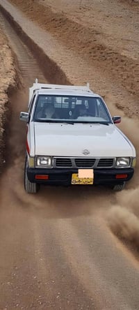 نيسان ٩٣ • ابيض • ماكينة وجير شرط