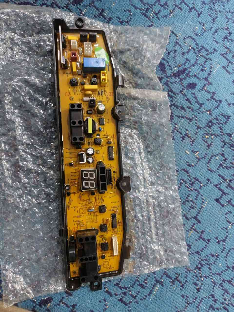 المنتج عبارة عن لوحة تحكم رئيسية (PCB) لغسالة ملابس من شركة سامسونج.
الوظيفة: تعتبر "عقل" الغسالة، حيث تدير دورات الغسيل، مستويات المياه، وسرعة المحرك. 

المميزات: تدعم ميزات التشخيص والاتصال الذكي في بعض الطرازات. 

طرازات متوافقة: قد تتوافق مع طرازات


**إذا كنت صاحب هذا الإعلان وتريد حذفه لأي سبب، رجاءا أرسل رسالة إلى الدعم الفني**