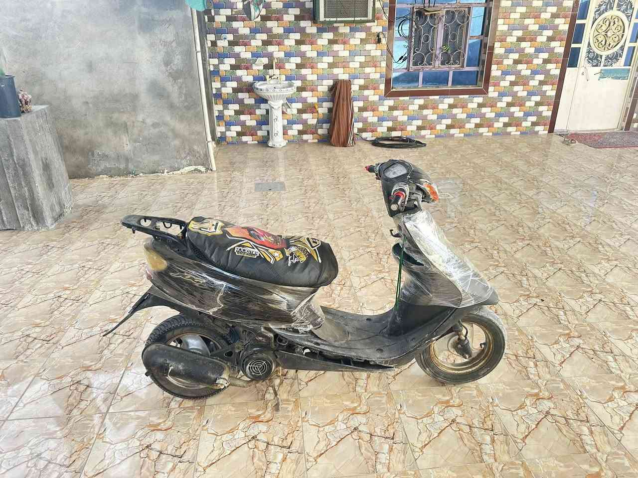 سلام عليكم للبيع عصفوري (مفتوحه مفتوحه مفتوحه) مكينه 60 كهربائيات كله شغاله عداد شغال تايرات جدد باتري جديد جاهزه من كلشي مكينه ناعمه تخبل 
***********
البصره قضاء المدينه
