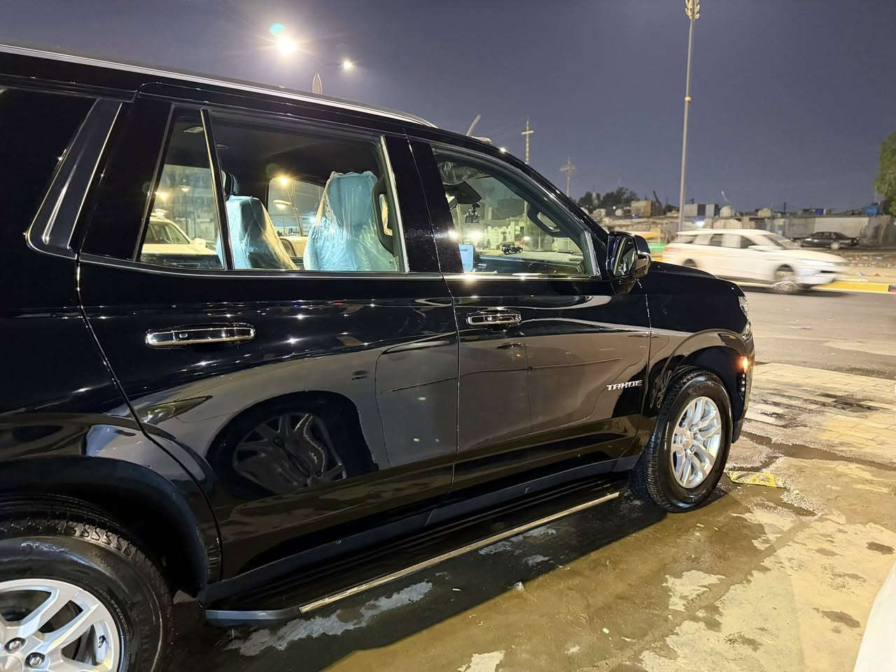 السلام عليكم من رخصه الادمن تاهو LS موديل 2023خليجي مكفوله كفاله عامه ماشيه 40 بحاله الوكاله بدون لا صبغ ولا شخط ولا تبديل عليه BBf بل كامل  السعر 48الف مكاني بغداد وموجود سونار هم للاستفسار اكثر اتصل***********
