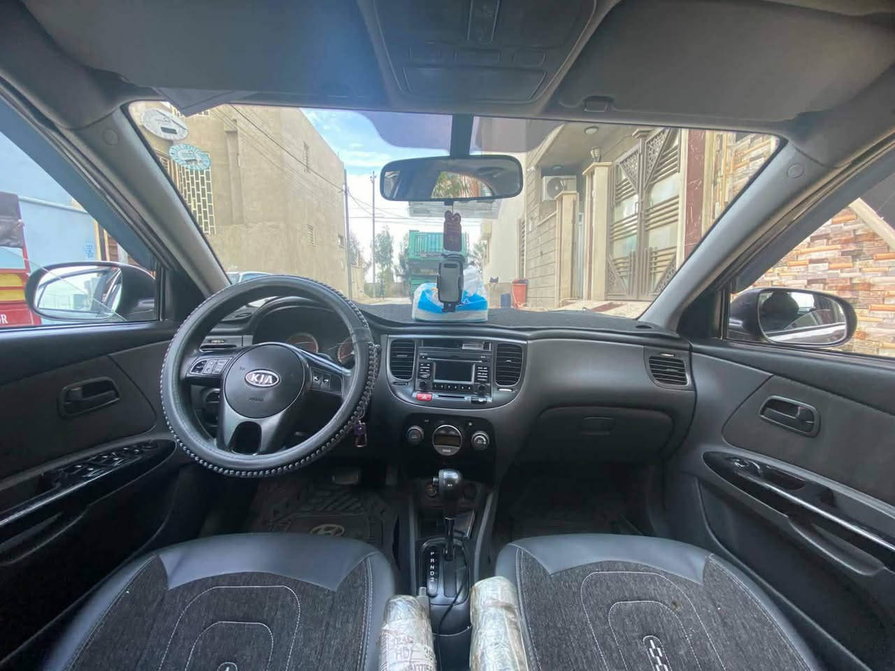 السلام عليكم ورحمة الله وبركاته
كياريو 2012موصفات فول برايد تحكمات سترين فتحة بالسقف محرك 16تدفئه وتبريد شغال أمبدل بيها باب وجاملغ بدون دواخل رقم اربيل سنويه لي2027نظافة فول ما شاء الله باسم صاحبها الشرعي شرط التحويل
السعر 105بيها مجال بسيط رقم تلفوني ‏‪0751 773 0454‬‏/‏‪077-064-49919‬‏
