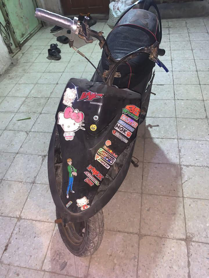 للبيع بوشه55 الدراجه تخبل وما ناقصها شي الدراجه محربه بس الكفرات الصفح موجودات رايدها ب٤٠٠ وبيها مجال قليل مكاني بصره 5ميل رقمي *********** المو شراي لا يكسر بسعر
