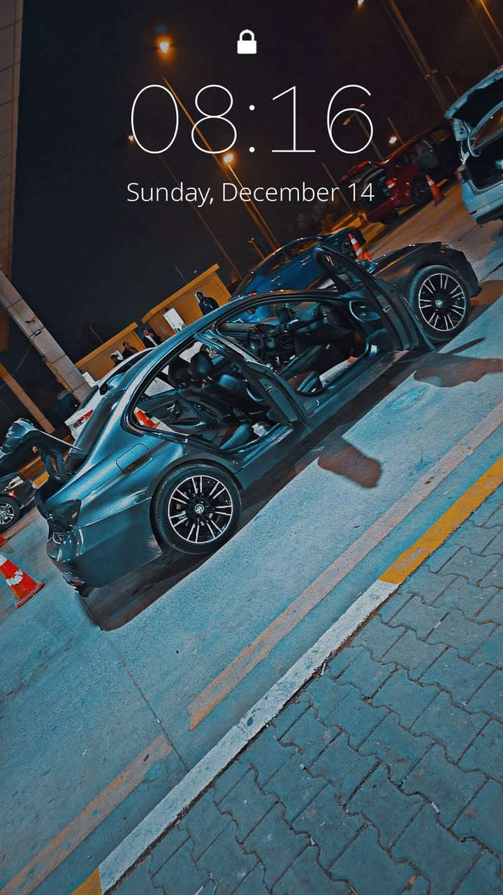 السلام عليكم
BMW F30 320I 2016 
ماشية ١٥٠ الف كيلو قابل للزيادة 
السيارة جديدة ومتعوب عليها والصور موضحه كلشي 
امريكي بدون ايرباكات باسمي تحويل ثاني يوم 
السعر ١٥٥$ وبيها مجال 
رقمي *********** 
مكانها بغداد الدورة 
للبيع او المراوس حسب الرغبة 
صور السيارة ضمن المنشور 
رقمي موجود ومتاح ايضا واتساب 
و المسنجر متواجد طول الوقت 
ومستعجل على البيع
