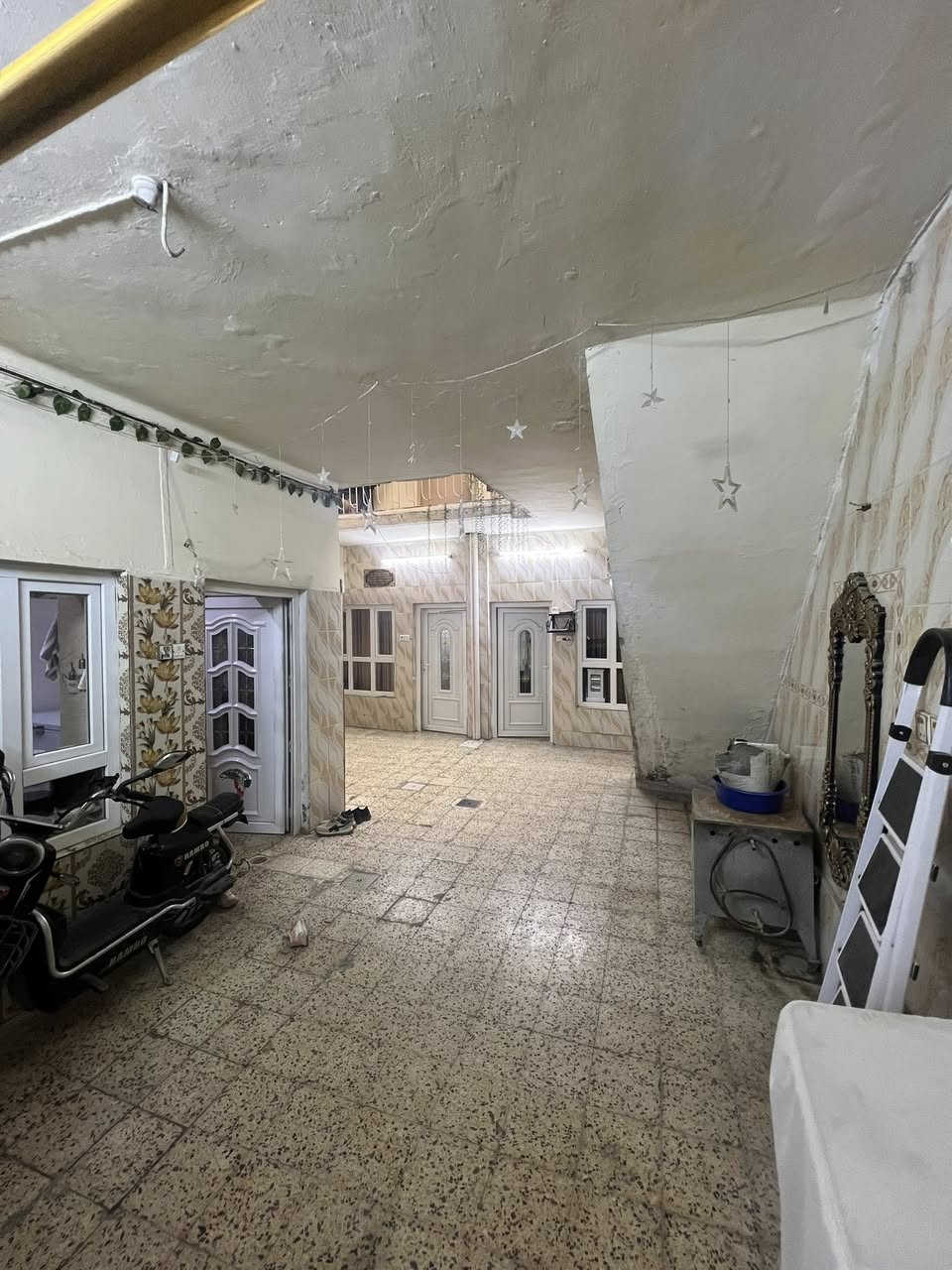 السلام عليكم 
بيت للبيع قرب دورة الرسالة بفرع اهل الخظراوات اول فرع على يسار الناظر
المساحة 100 بالسند واقع 108 مربع 
سند طابو الايمن تحويل مباشر من الشرعي
الطابق الاول استقبال+غرفة واحدة+مطبخ +مشتملات 
الطابق الثاني 3غرف نوم +حمامات 
البيت شرقي ومسقف 
وسقوف ثانوية وسيراميك مثل ما موضح بالصور
للاستفسار:***********
