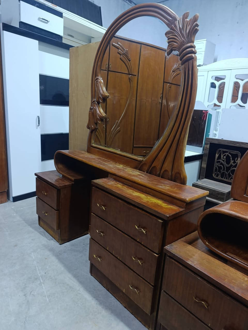 غرفه عراقي مستعمل متكون من ست قطع واتساب ***********
