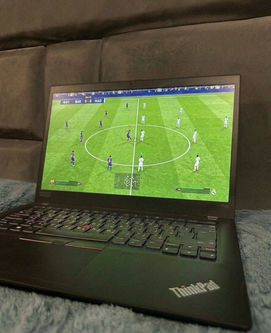لابتوب Lenovo ThinkPad (جيل حديث - نظافة حاله حال الجديد  
للبيع: جهاز بحالة الوكالة (استخدام شخصي جداً بسيط) - الجهاز معروف بمتانته وقوته، من أرقى فئات اللينوفو.
المواصفات الفنية (الحديثة):
• الموديل: Lenovo ThinkPad (تصميم عملي وأنيق سوبر سلم وزن خفيف ).
• المعالج: Intel Core i5جيل 10 - (أداء جداً عالي، أحدث وأسرع بهواية من الأجيال القديمة).
• الرام: 8GB DDR4  قابل للتطوير إلى 32 GB ).
• كرت الشاشة: Intel 4GB قابل للتطوير Graphics (هذا الجيل الجديد يفتح برامج وألعاب بسلاسة عالية 4GB ).
• الهارد: 256GB SSD NVMe (أسرع أنواع الهاردات حالياً، الجهاز يشتغل بلمحة بصر هم قابل للتطوير ).
• الشاشة: 14 إنش (وضوح عالي ومريحة للعين).
الأداء الفعلي للجهاز:
1. بالألعاب: بفضل معالج الجيل10 المتطور، الجهاز يشغل ألعابكم المفضلة بكفاءة:
• ببجي (PUBG).
• GTA V.
• ألعاب كرة القدم (FIFA / PES).
2. للشغل الهندسي والتصميم: المعالج والكرت مصممين حتى يتحملون لود قوي:
• برامج الهندسة (AutoCAD, Revit).
• برامج المونتاج والتصميم (Photoshop, Premiere).
• برامج الدراسة والبحوث والمحاسبة.
3. الحالة والنظافة: الجهاز "أخت الجديد"، نظافة 100%، ما مفتوح ولا مصلح ولا بيه أي شخط، استخدامه جداً قليل.
4.:
• كيبورد عربي/إنجليزي أصلي.
• بطارية 5-6 ساعات حتى 7.
• كاميرا واضحة وميكروفون نقي جداً للدروس والاجتماعات.
• منافذ: USB 3.0 + HDMI + Type-C + LAN.
5. الملحقات: الشاحن الأصلي مالته.
السعر: 365] ألف دينار 
.


**إذا كنت صاحب هذا الإعلان وتريد حذفه لأي سبب، رجاءا أرسل رسالة إلى الدعم الفني**