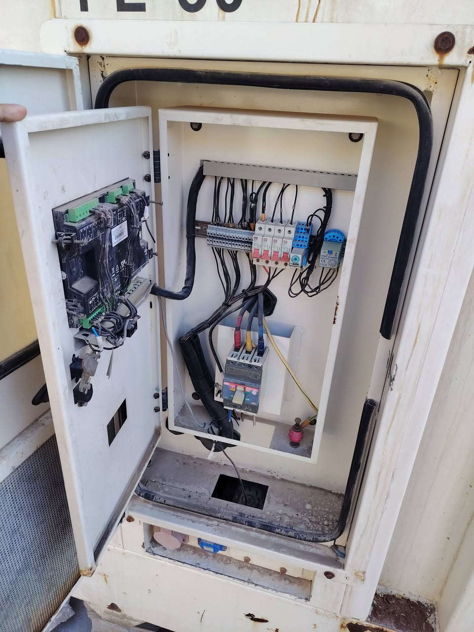 السلام عليكم مولده 30 كيبي للبيع مولده شغاله تجي وشوفه بعينك مكانه النجف حي الأطباء تواصل *********** ادمن ❤️
