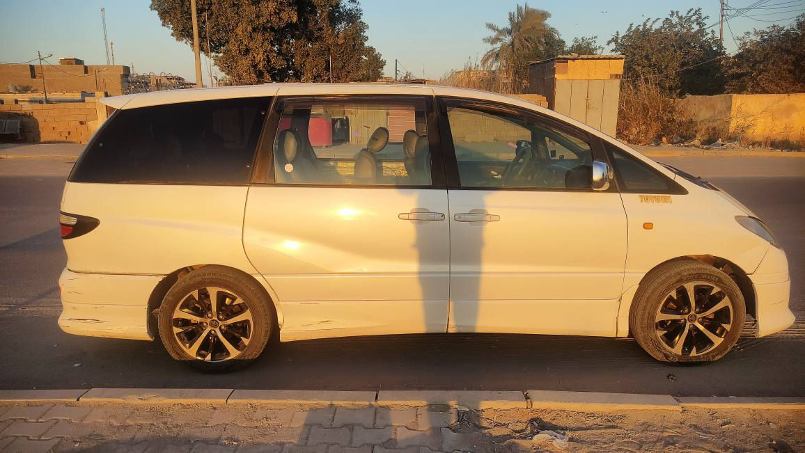 تويوتا استيما 7راكب موديل 2000 باسمي رقم جديد تحويل بأي مكان محرك 3000 ستة سلندر نفس محرك الكامري السيارة مكفوله من الضربه والصبغ عدا طخات بسيطه كير ينمر طبيعي بس النمره الاخيرة ما تجي إلا اصفر السياره ( اشيل راس الباتري) يعني مشكلتها كهربائيه والصراحه انا ما عندي مجال اصلح وامشي بيها عل وضعها والسياره طبيعيه التبريد بي ليك بوري التبريد الخلفي بي كسر كهربائياتها كلها شغاله حساسات خلفية وكامره شاشه مري كهرباء فتحتين السعر 76وبيها مجال
 *********** البصرة, العراق
