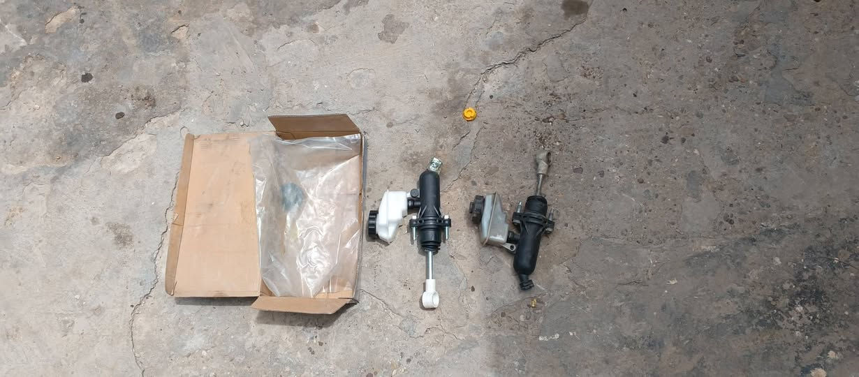 سلام عليكم غراض فالفو للبيع تاروسات ورباطات ودبلات خلفيه مال قماره وعنابير كلج جدد ودبل فرندكسل ومدكات مال قماره وهورنات ودرين هوه كامل ملحقاته وسفايف ورواجز وبوم وزناجيل وهوك سحب امريكي وجادر قماش حلو جديد طوله 13و60 اسعارهن مناسبه مكاني بغداد لشعله لتصال او مراسلة ***********
