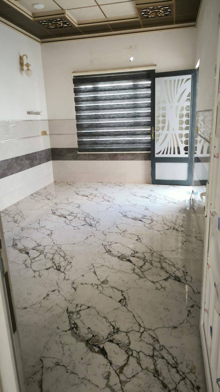 بيت للبيع العنوان القوسيات قرب المدرسه الصينيه 🏤المساحه 140متر خدمات كامله  ➡️سعر مناسب 🚪الاستفسار الاتصال على الرقم ***********🌹
***********🌹
