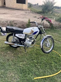 للبيع كلك مفتوحه ولفات سعر 450 وليها مجال بسيط مامتواجد ع لخاص رقمي 07...