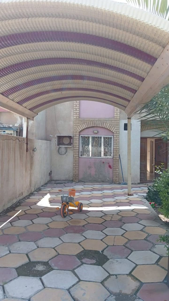 بيت للبيع حي الجهاد مقابيل مكوئ الاستاذة مساحة 250م الاستفسار الاتصال على الرقم ***********
