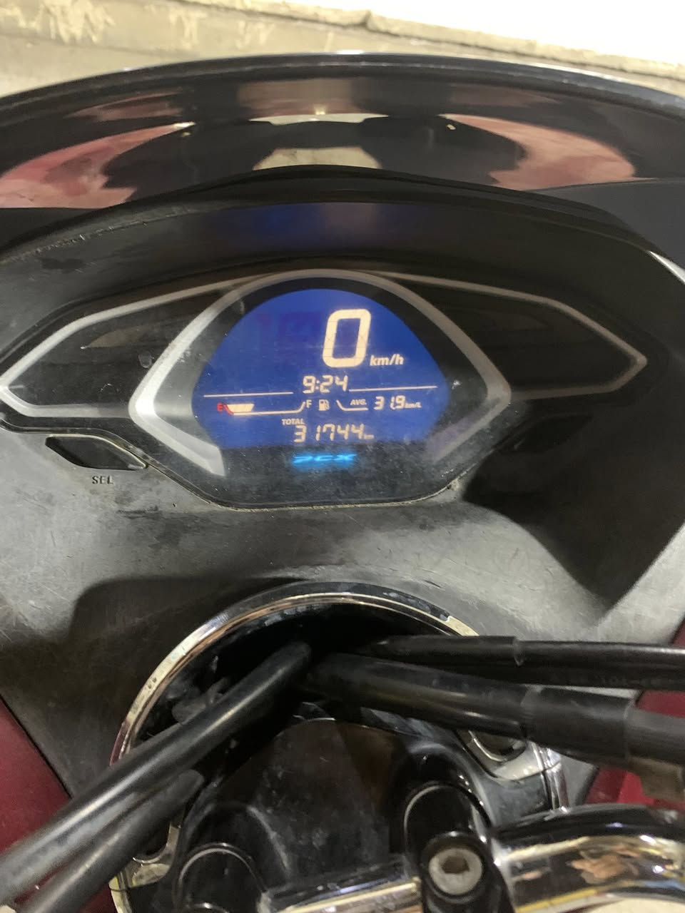 السلام عليكم PCX  جيل الثالث لون احمر دم الغزال دراجة ماشية 31  كلش جديدة مكينة خرسة ترايك للبصره
السعر 13$  وبيها مجال مكاني بغداد
***********
